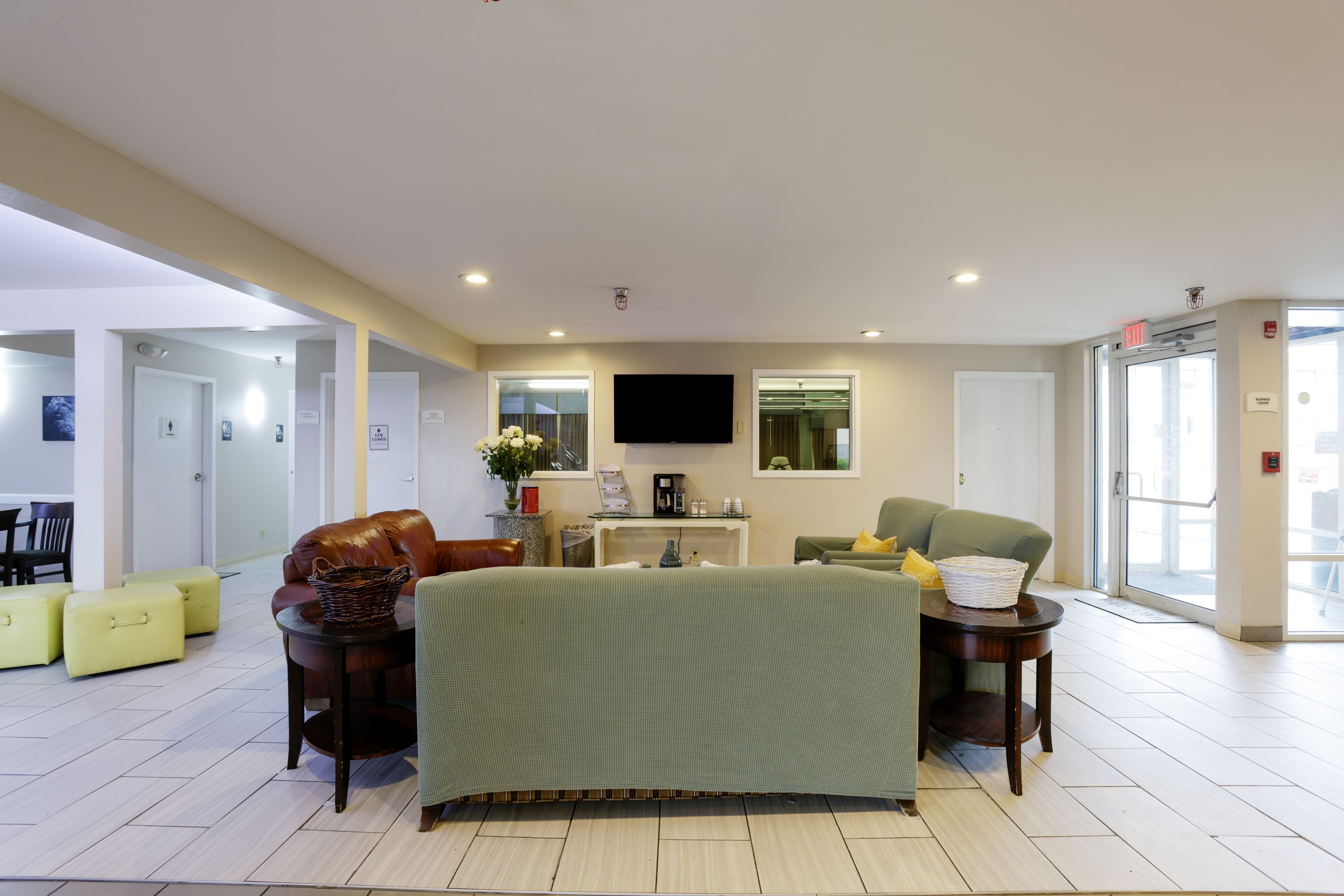 Copley Inn & Suites By OYO Akron OH 56/74