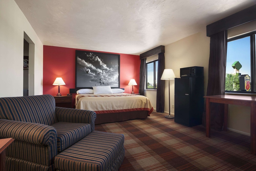 Super 8 By Wyndham Idaho Falls 10/25