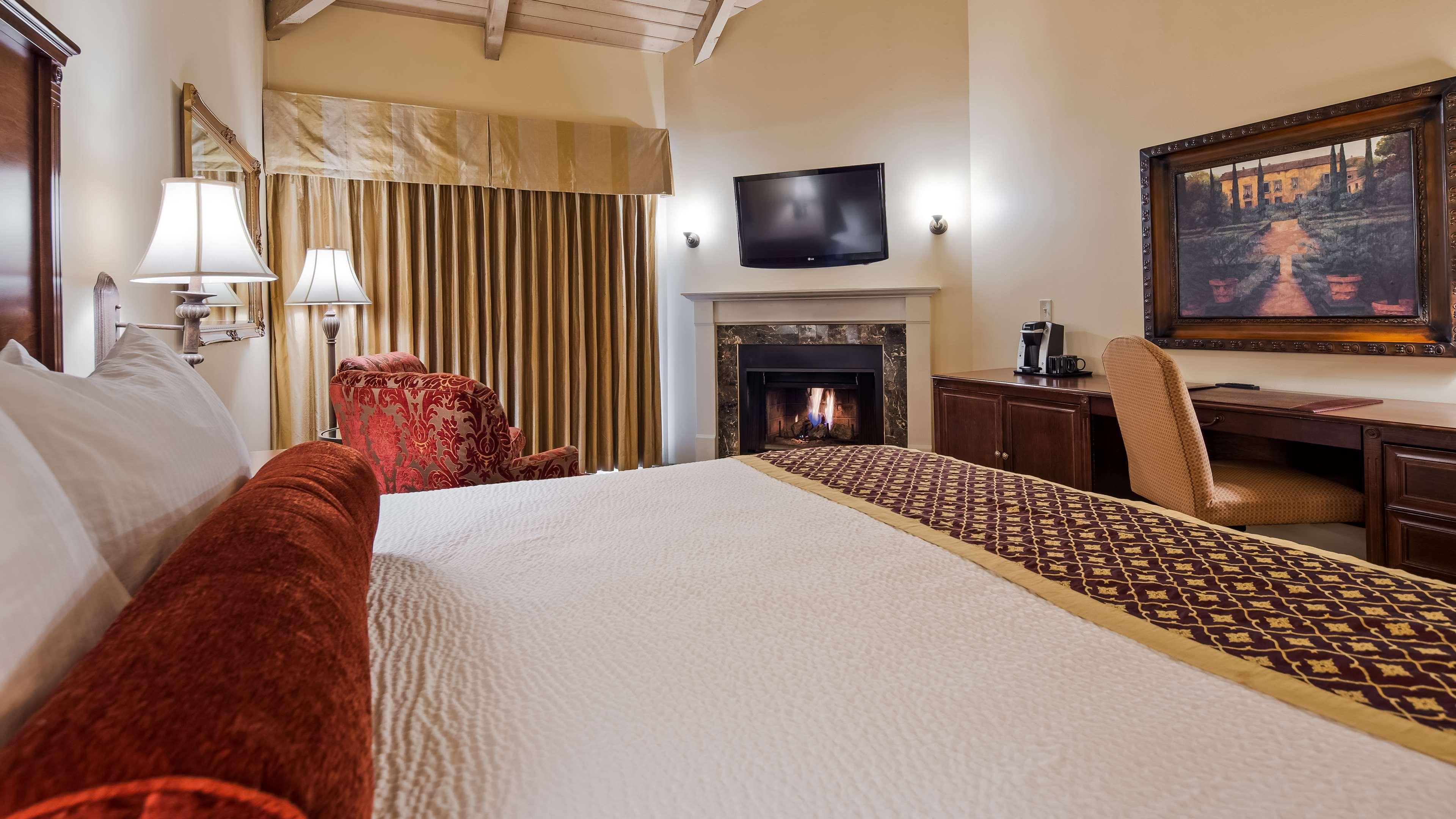 Victorian Inn Monterey 8/38