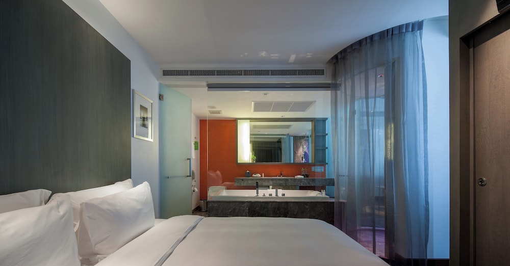 Lit Bangkok Hotel 52/107