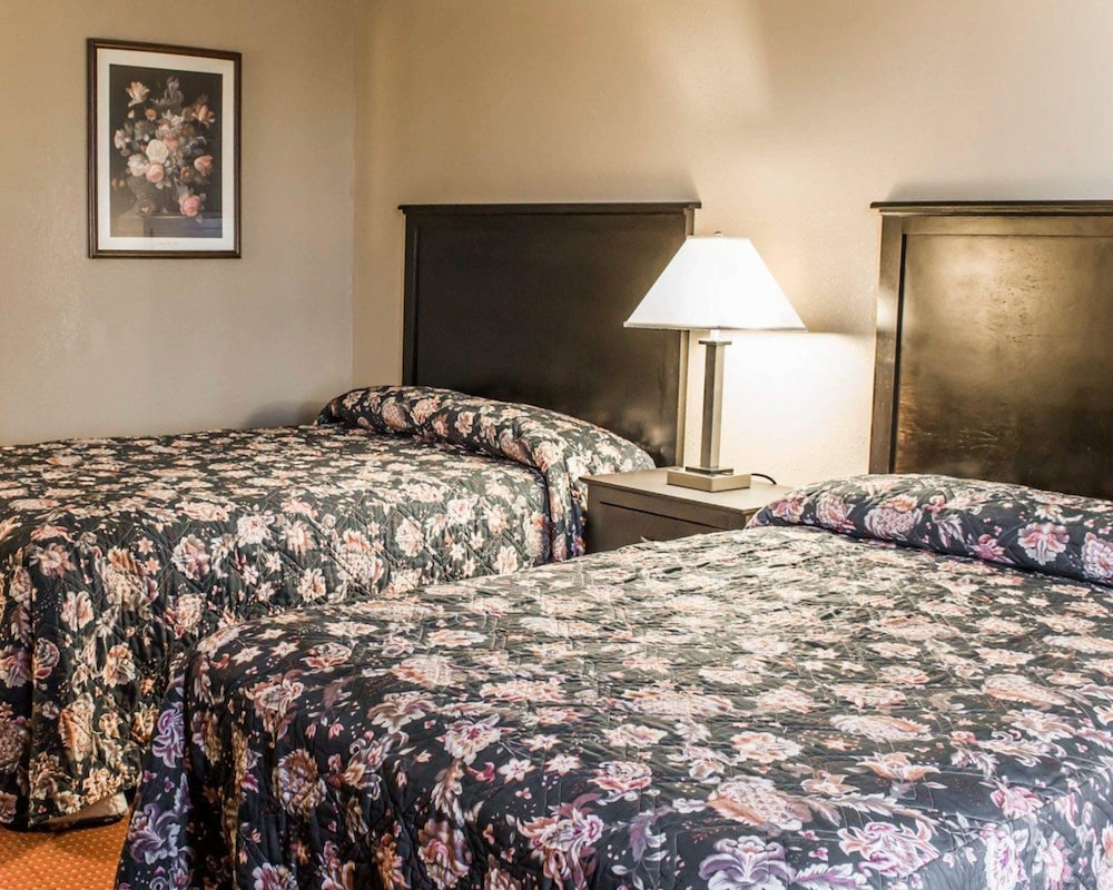 Econo Lodge Burlington I-40 5/14
