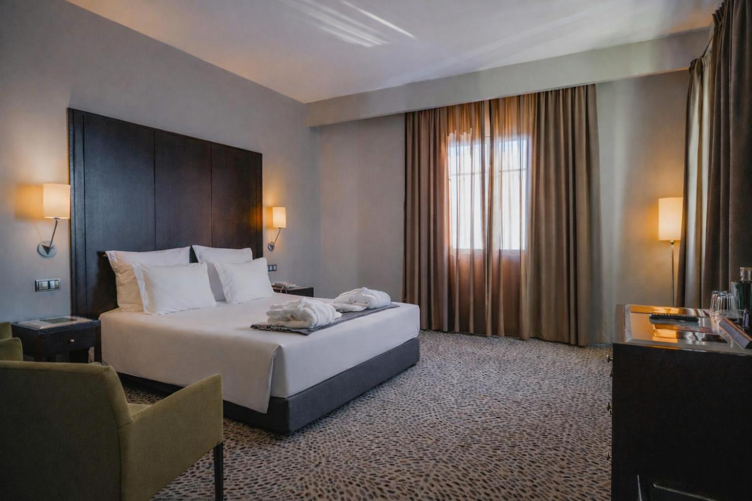 Room, Double or Twin Bed