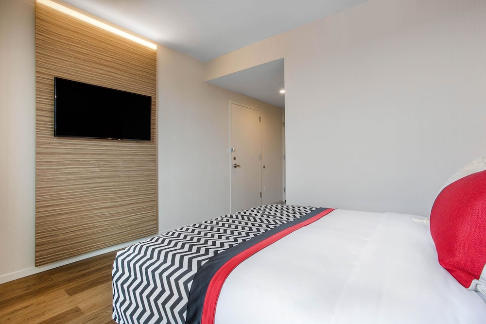 Insignia Hotel An Ascend Hotel Collection Member 12/29