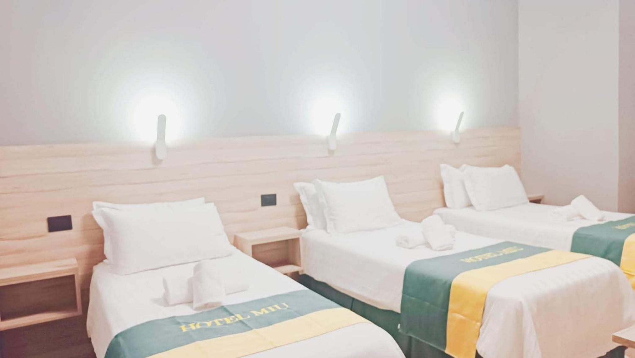 ROOM, TRIPLE