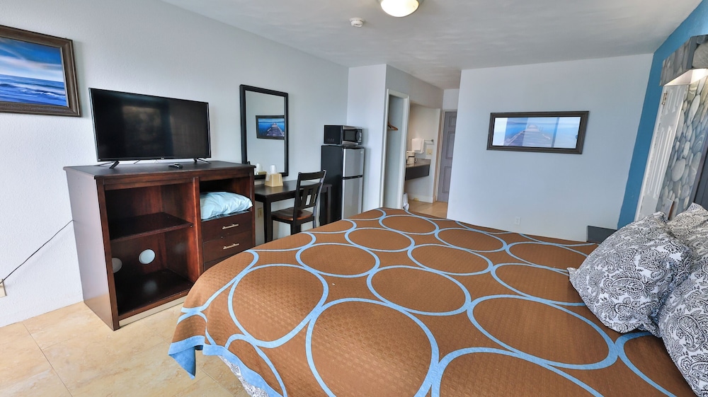 Driftwood Resort 55/70