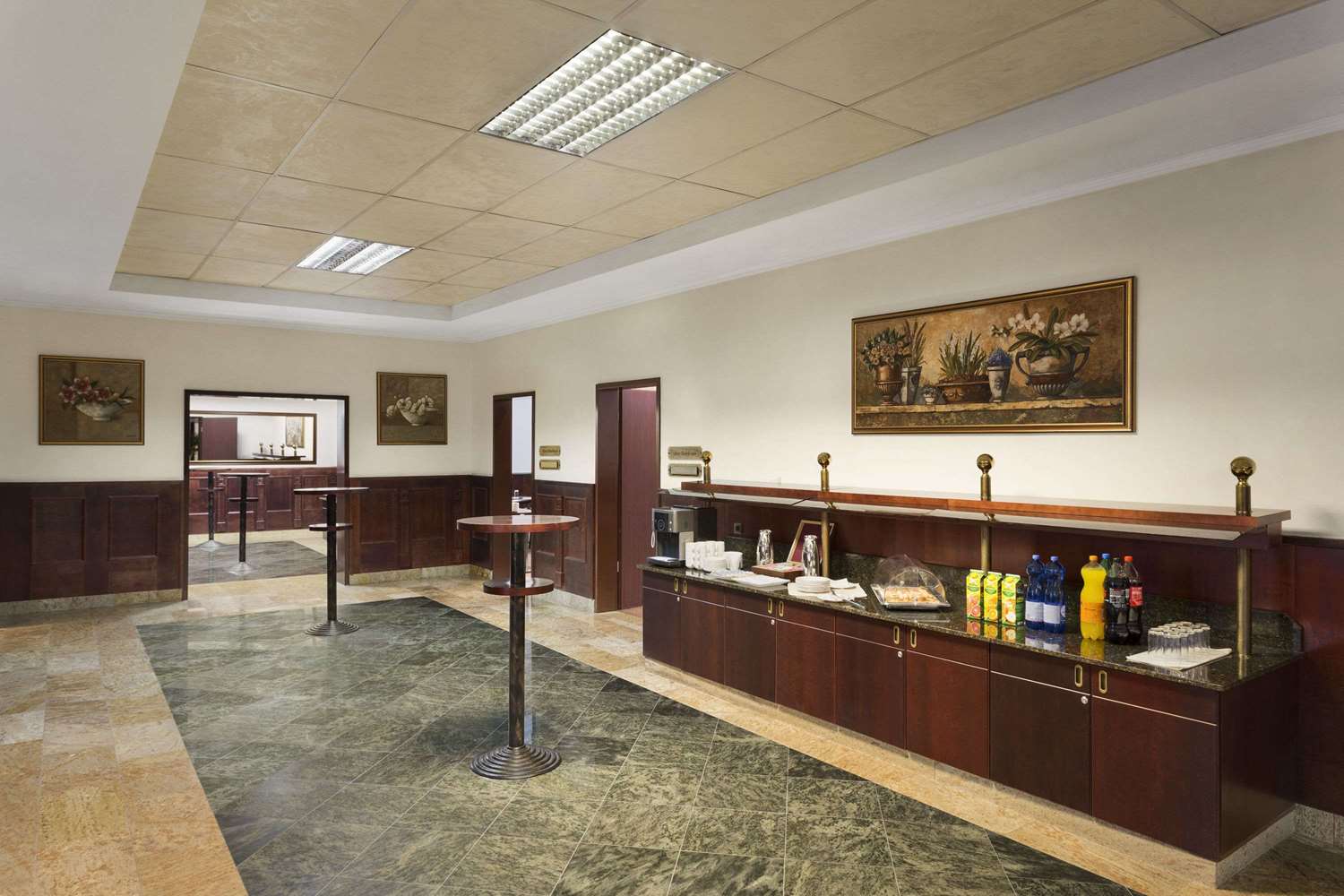 Ramada Hotel & Suites by Wyndham Bucharest North 2/15