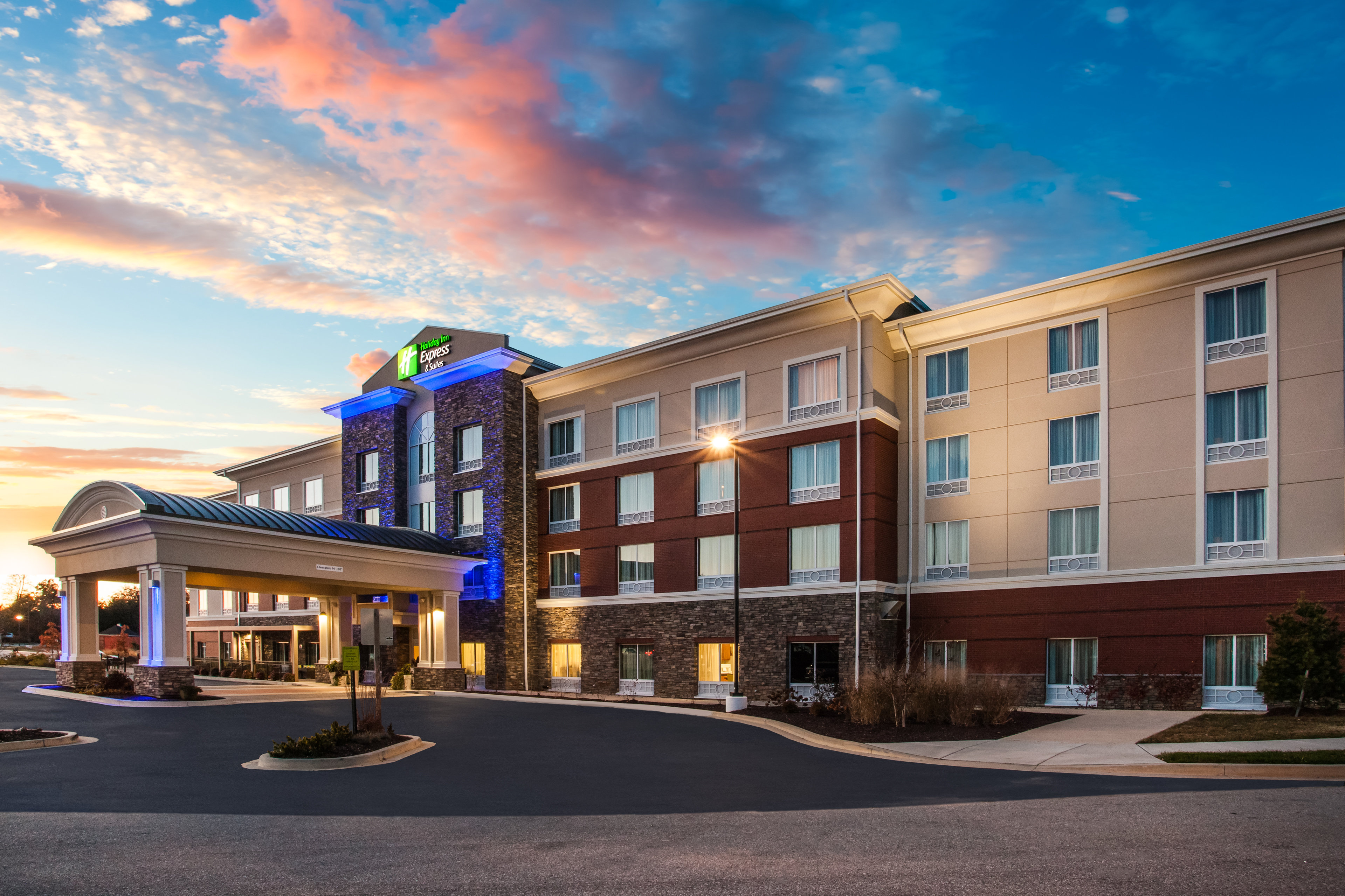 Holiday Inn Express Suites Lexington Park California 4/54