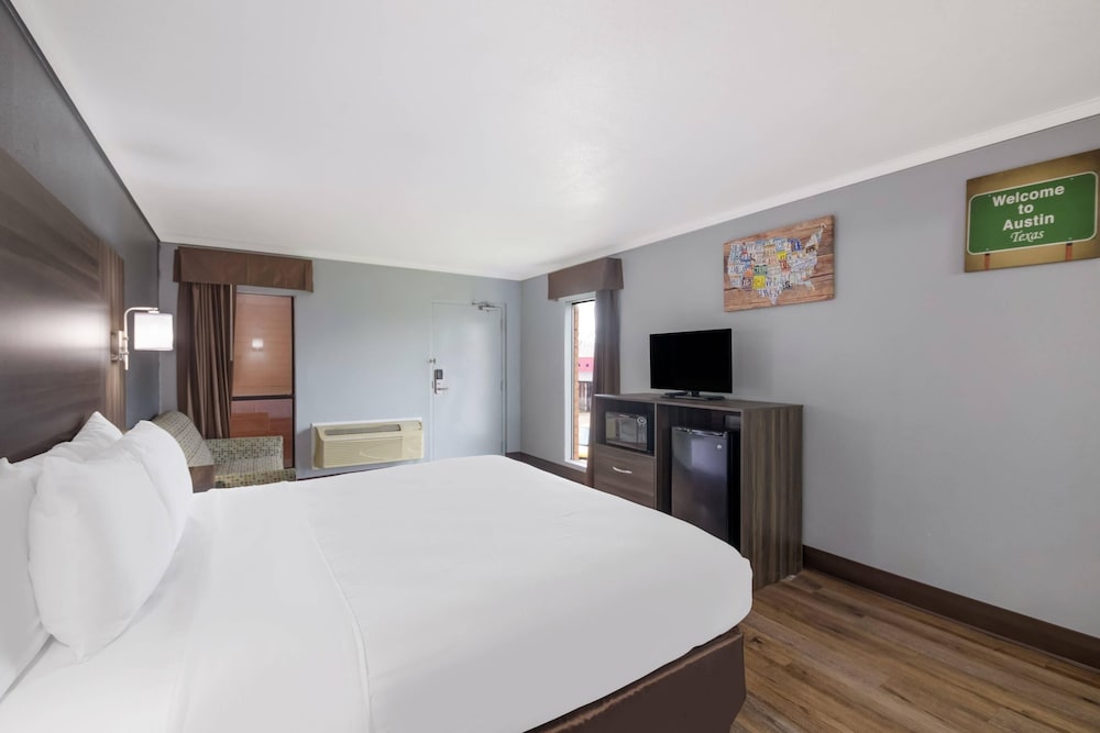 STANDARD, KING BED, SOFA