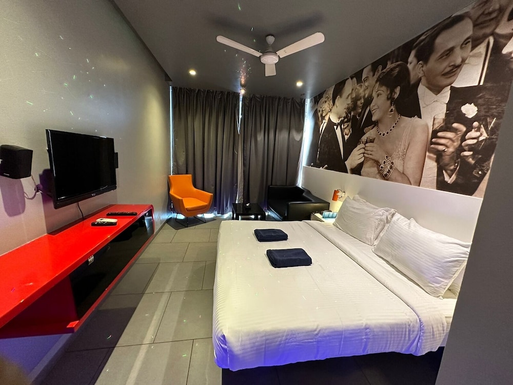 SinQ Party Hotel 10/43