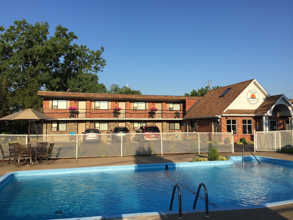 Motel Et Appartements Du Fleuve 6/37