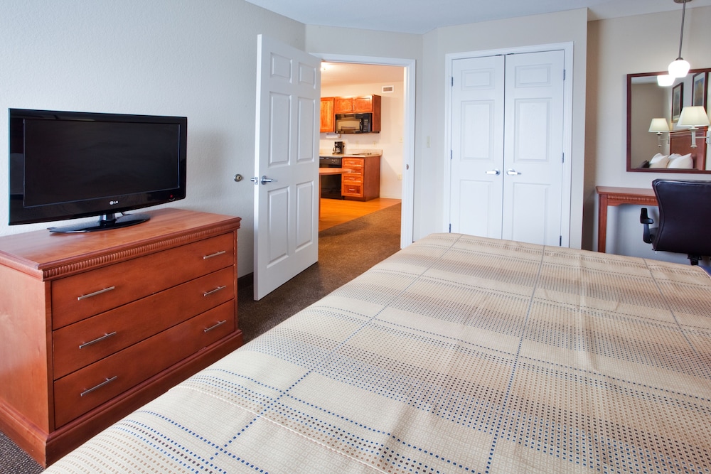 Candlewood Suites Macon 32/70