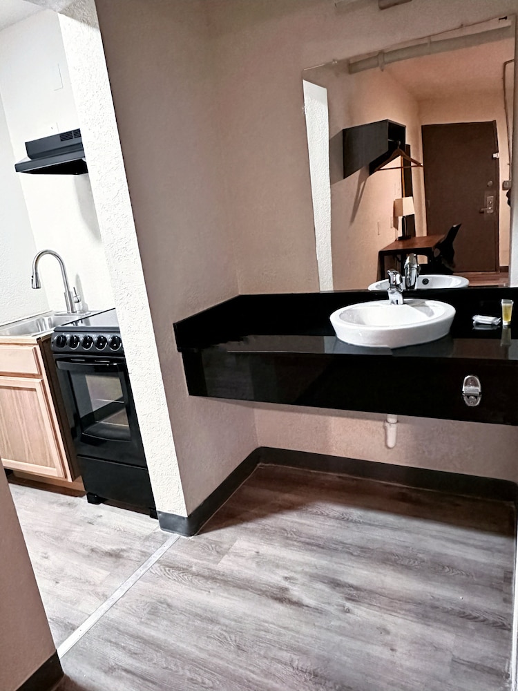 Studio City Suites, a Travelodge by Wyndham 37/37