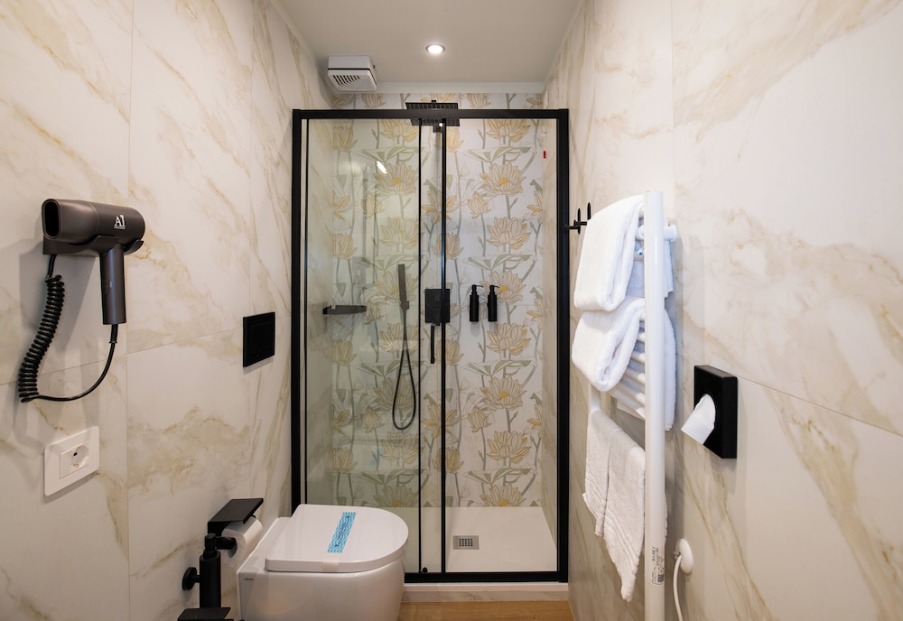Aiello Hotels - Isola Design District 30/32