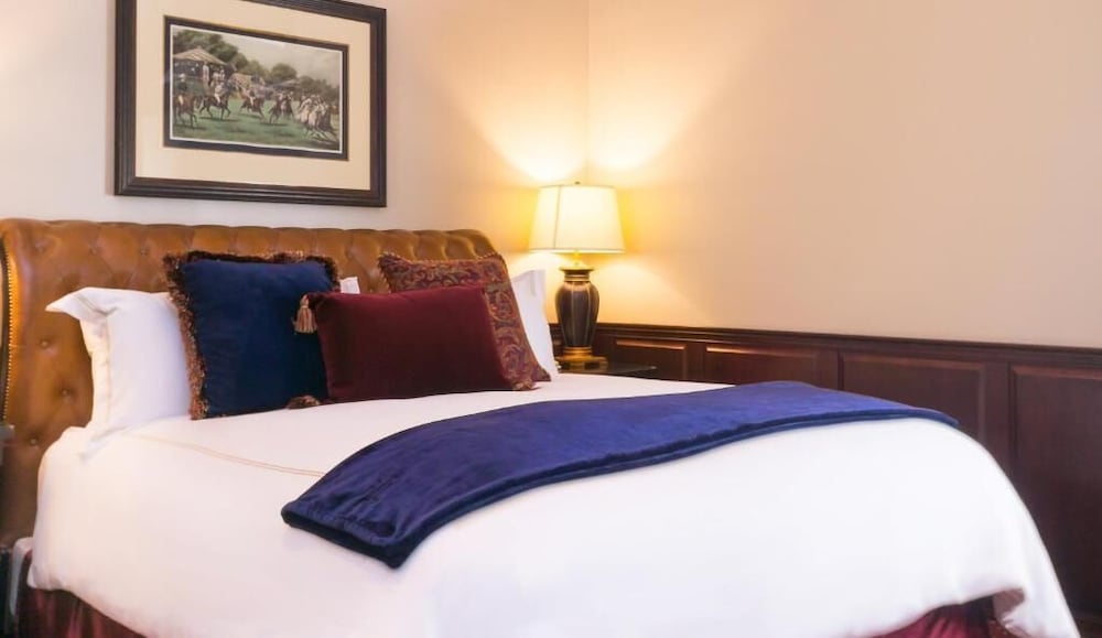 Carriage House Inn 13/35