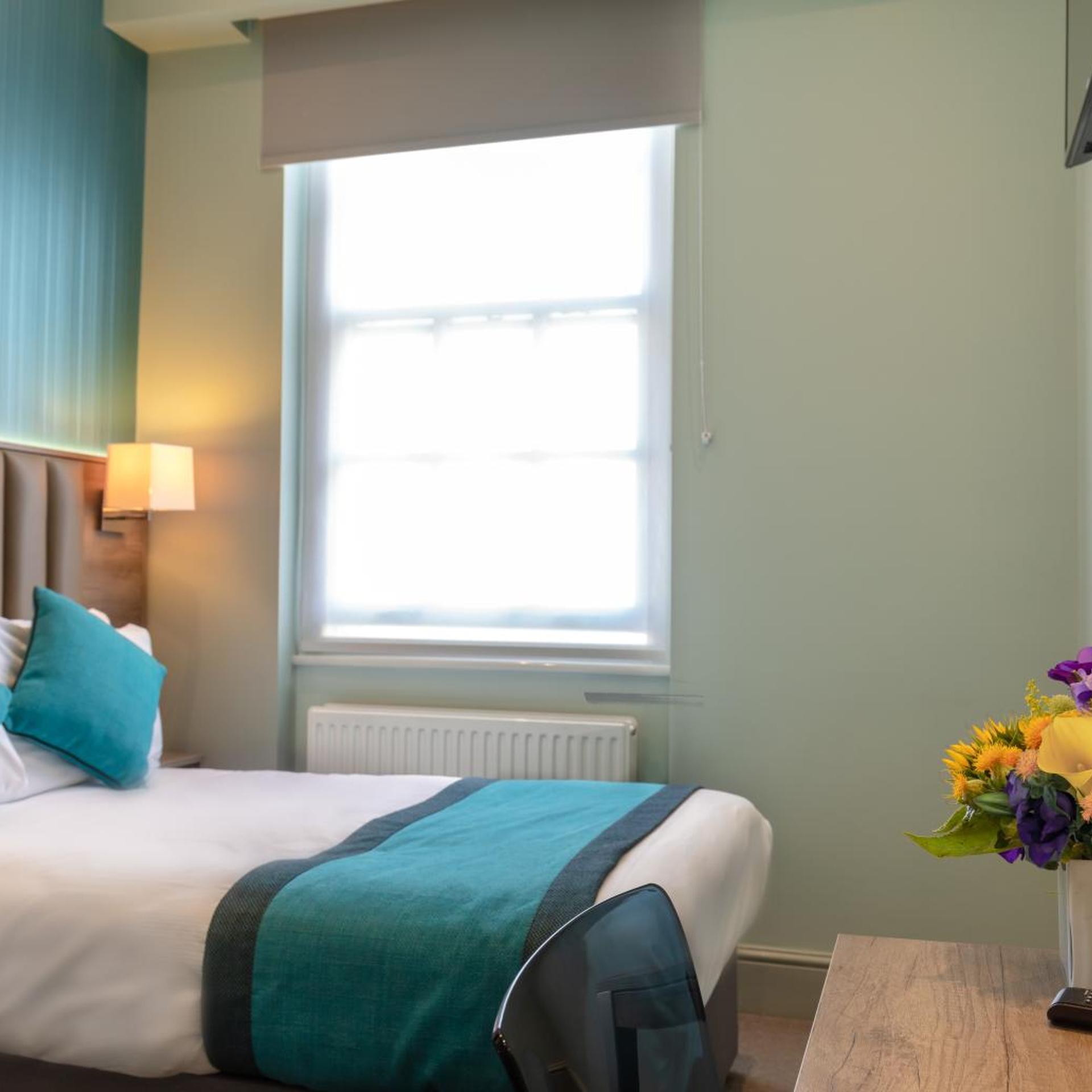 PETITE, DOUBLE BED