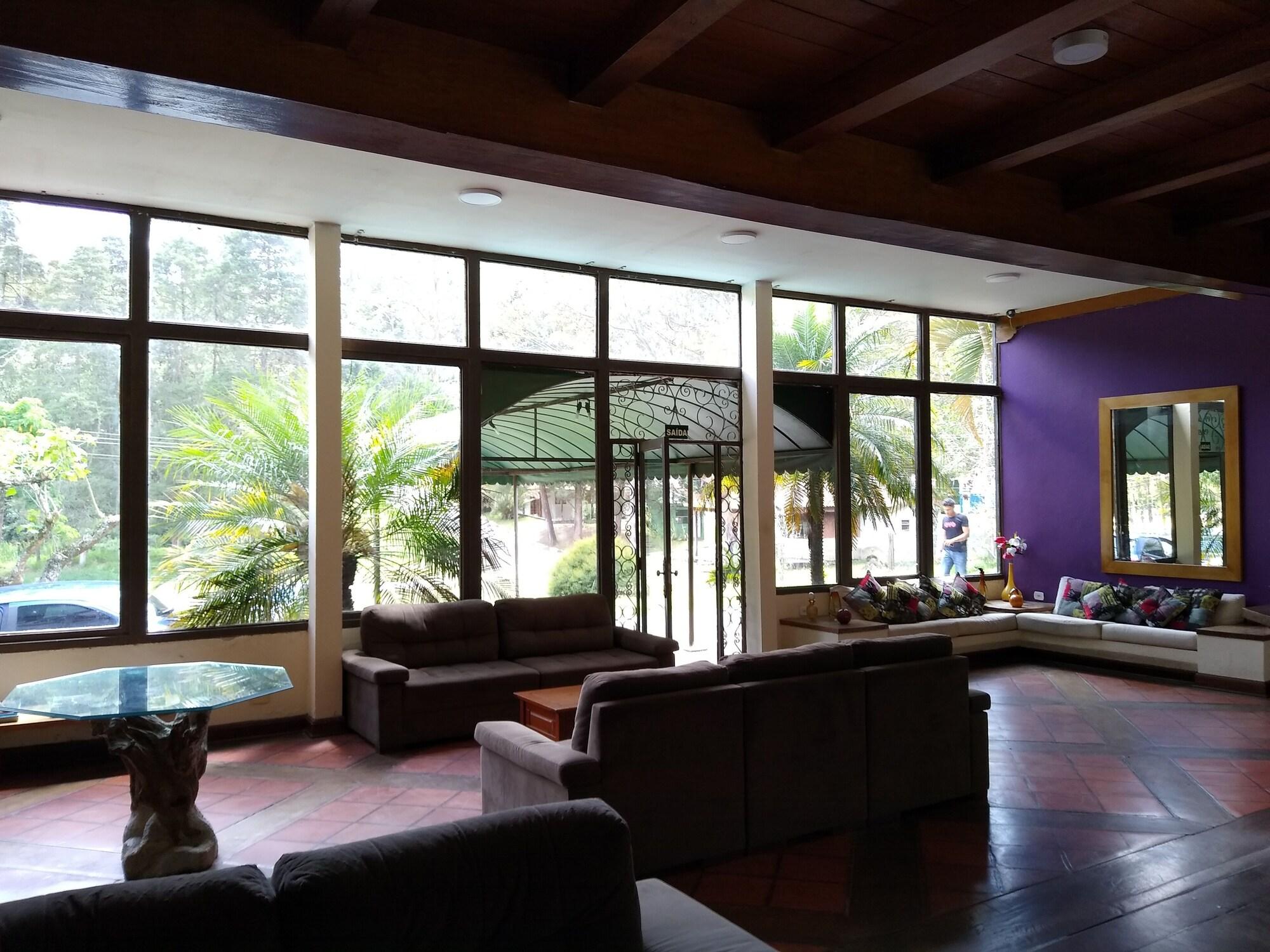 OYO Del Verde Hotel 13/18