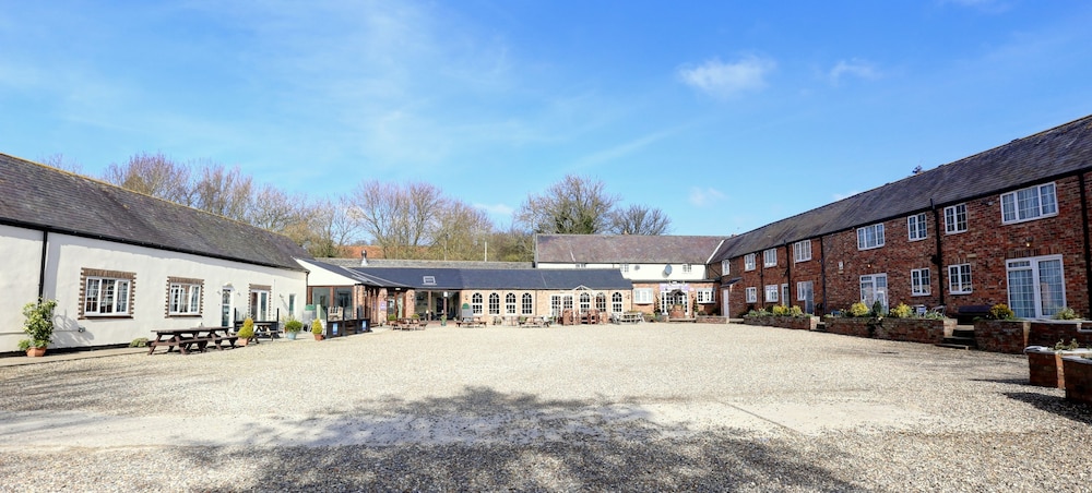 Manor Court Hotel 36/46