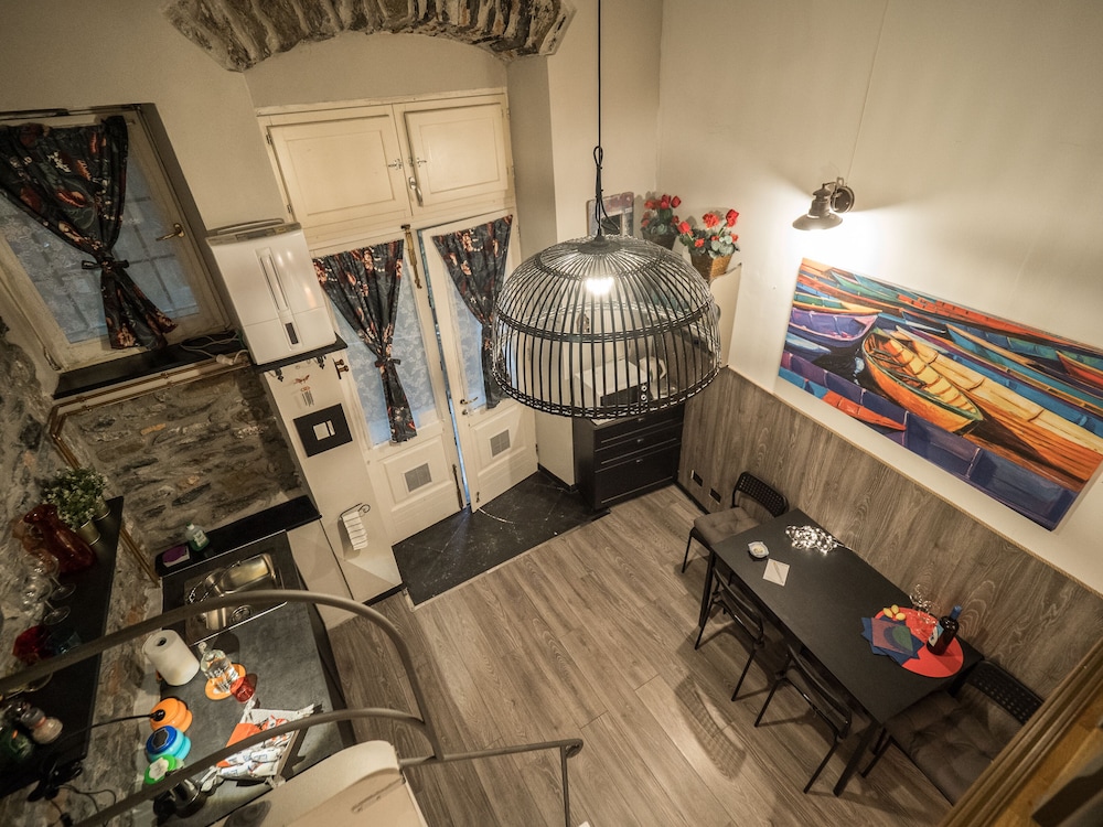 Petrella's Point Studio 14/28