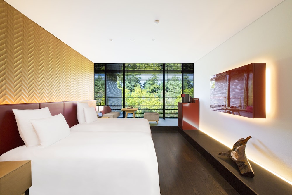 DELUXE, TWIN BEDS