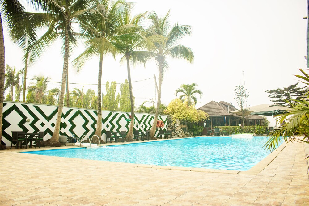 Bougainvillea Hotel 35/38