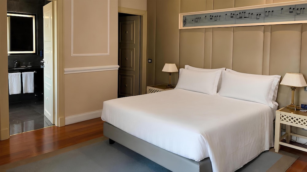 جناح بسرير كينج بشرفة، Radisson Blu Ghr Hotel Rome 2/8