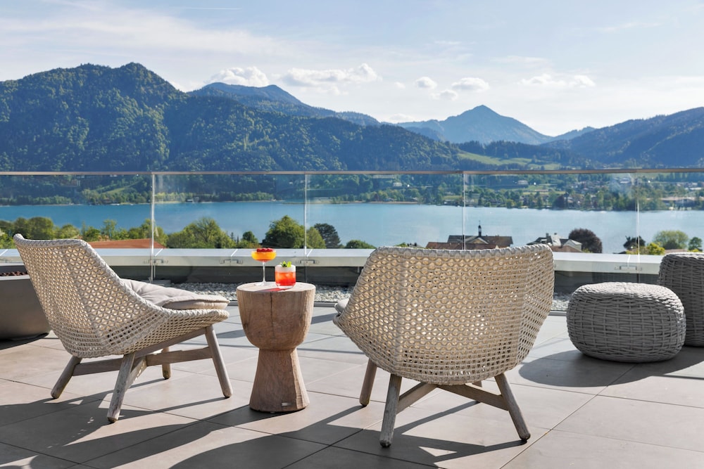Caro & Selig, Tegernsee, Autograph Collection 35/50