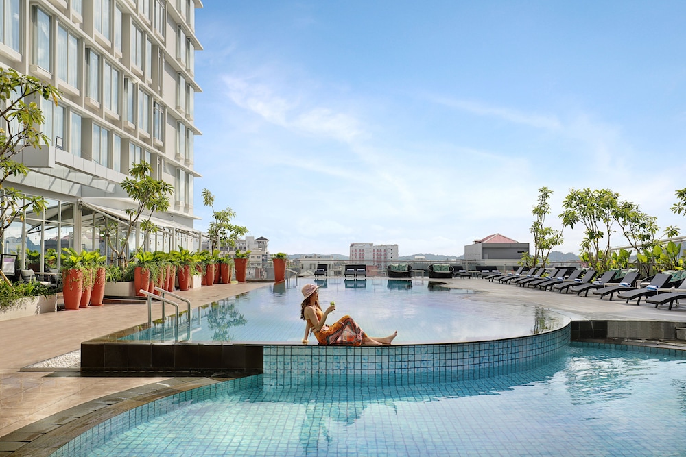 Mercure Samarinda 1/75