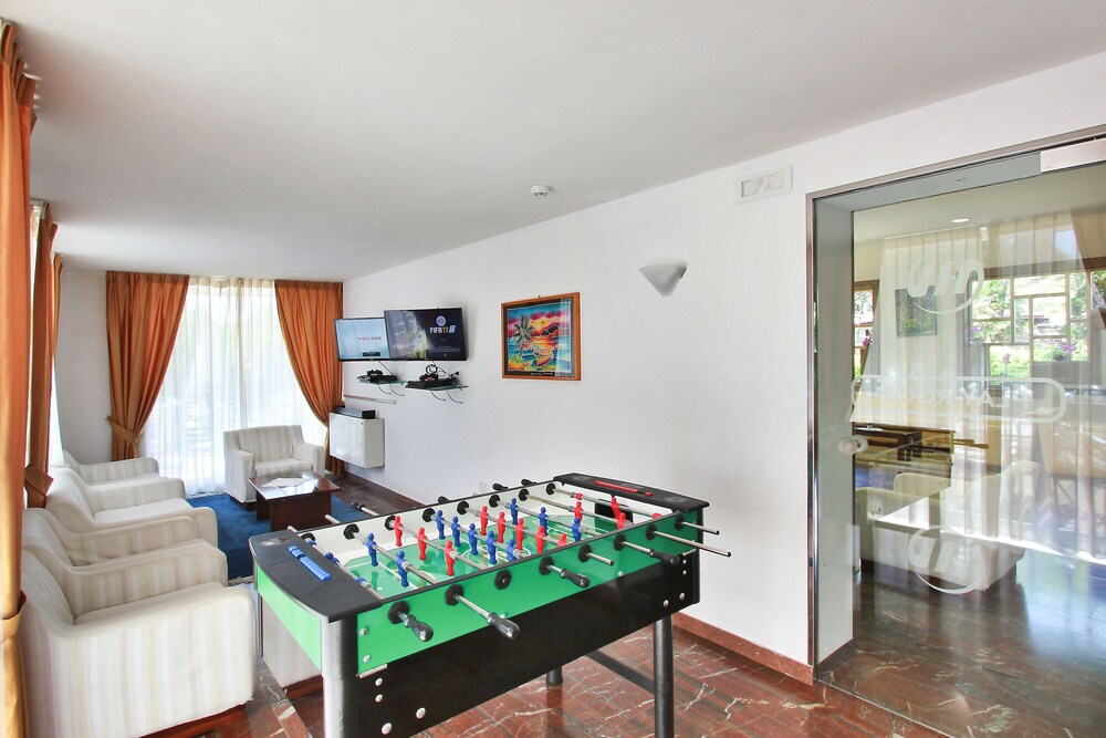 HOTEL MERIDIANUS 34/50