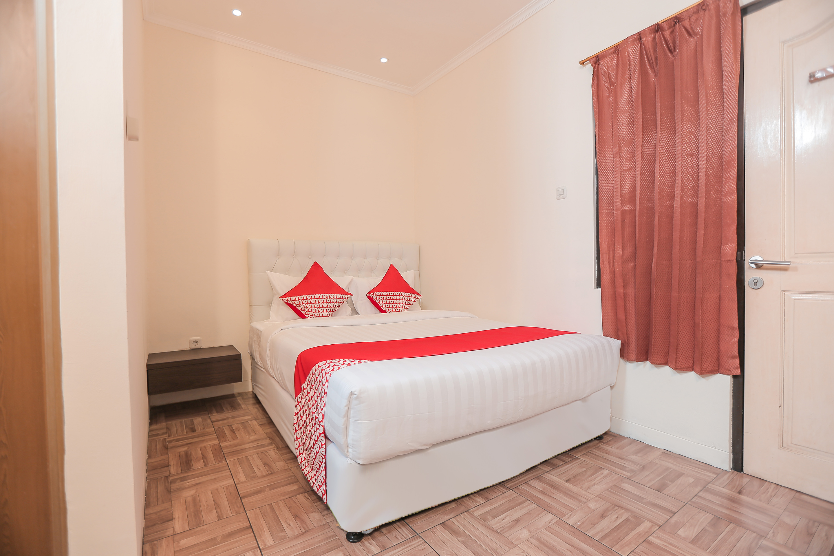 ROOM, DOUBLE BED