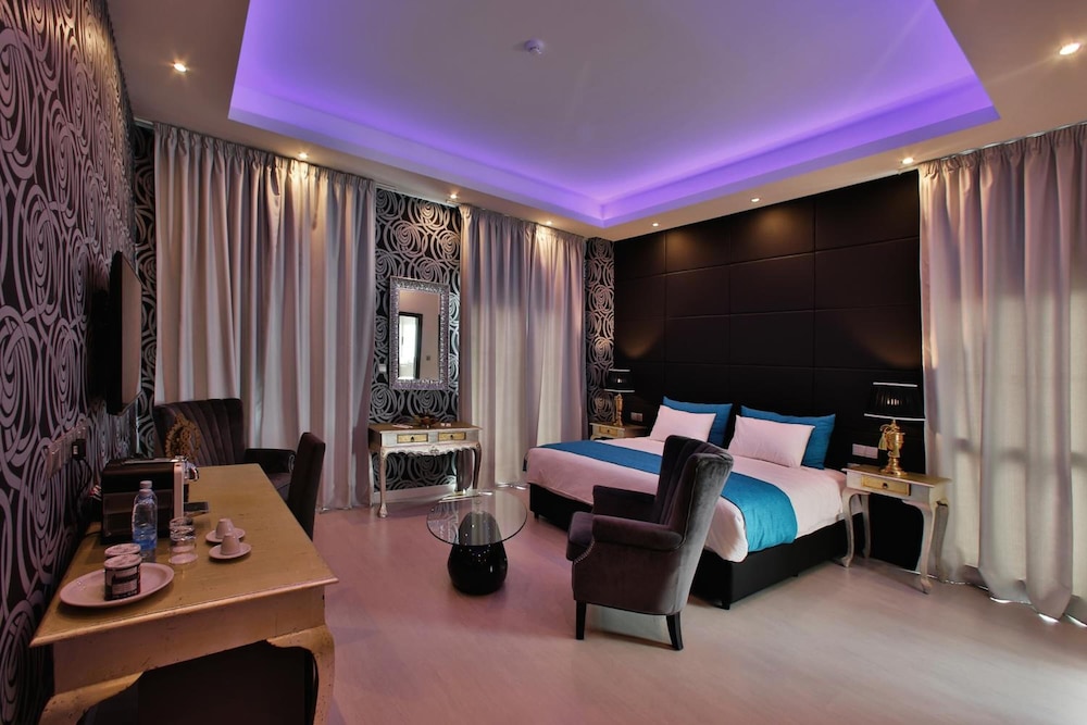 The Josephine Hotel 33/47