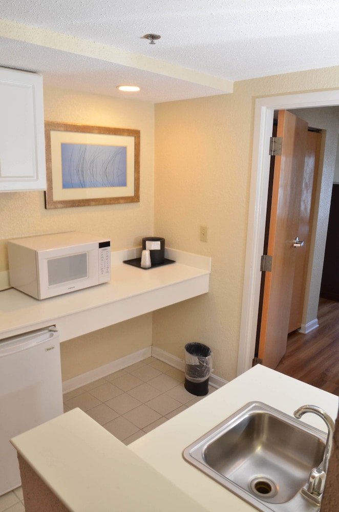 Atlantic Beach Hotel Newport 47/48
