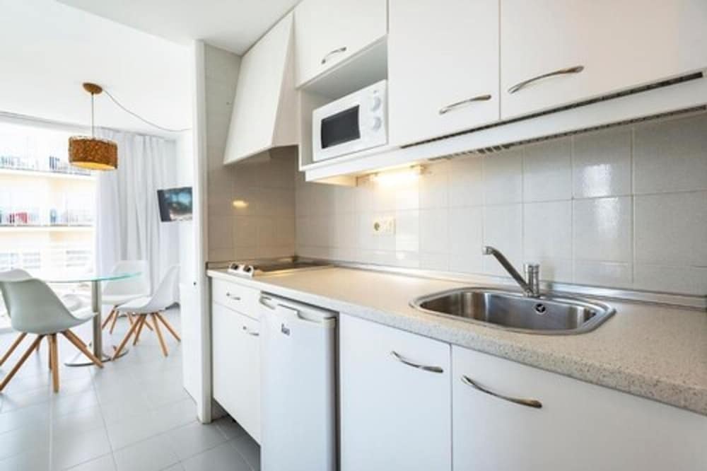 Morito Beach Apts 20/20
