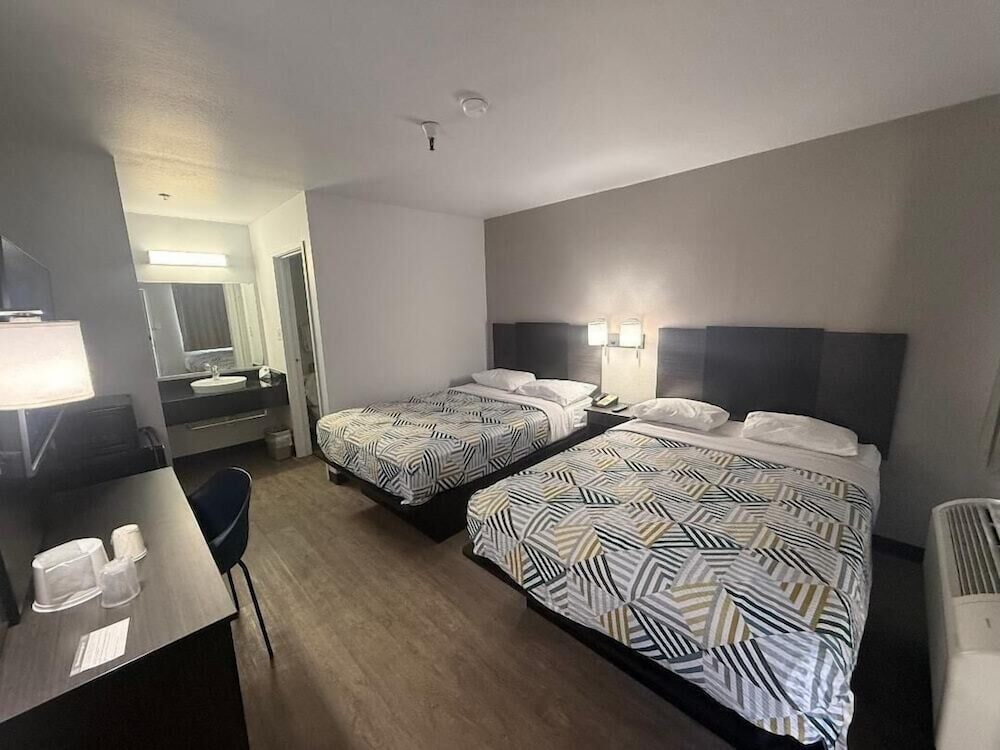 Motel6 Des Moines, IA - North 43/61