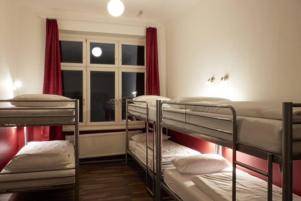 MIXED DORM, BASIC, 10 BEDS, SHARED BATHROOM