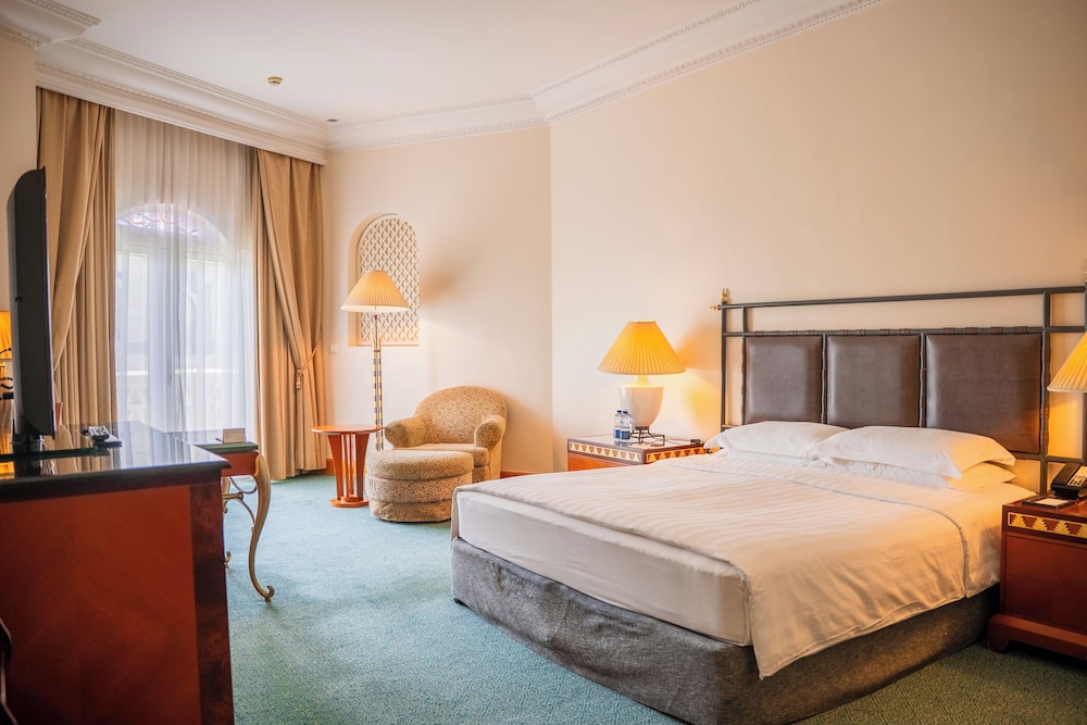 Grand Hyatt Muscat Hotel 10/50