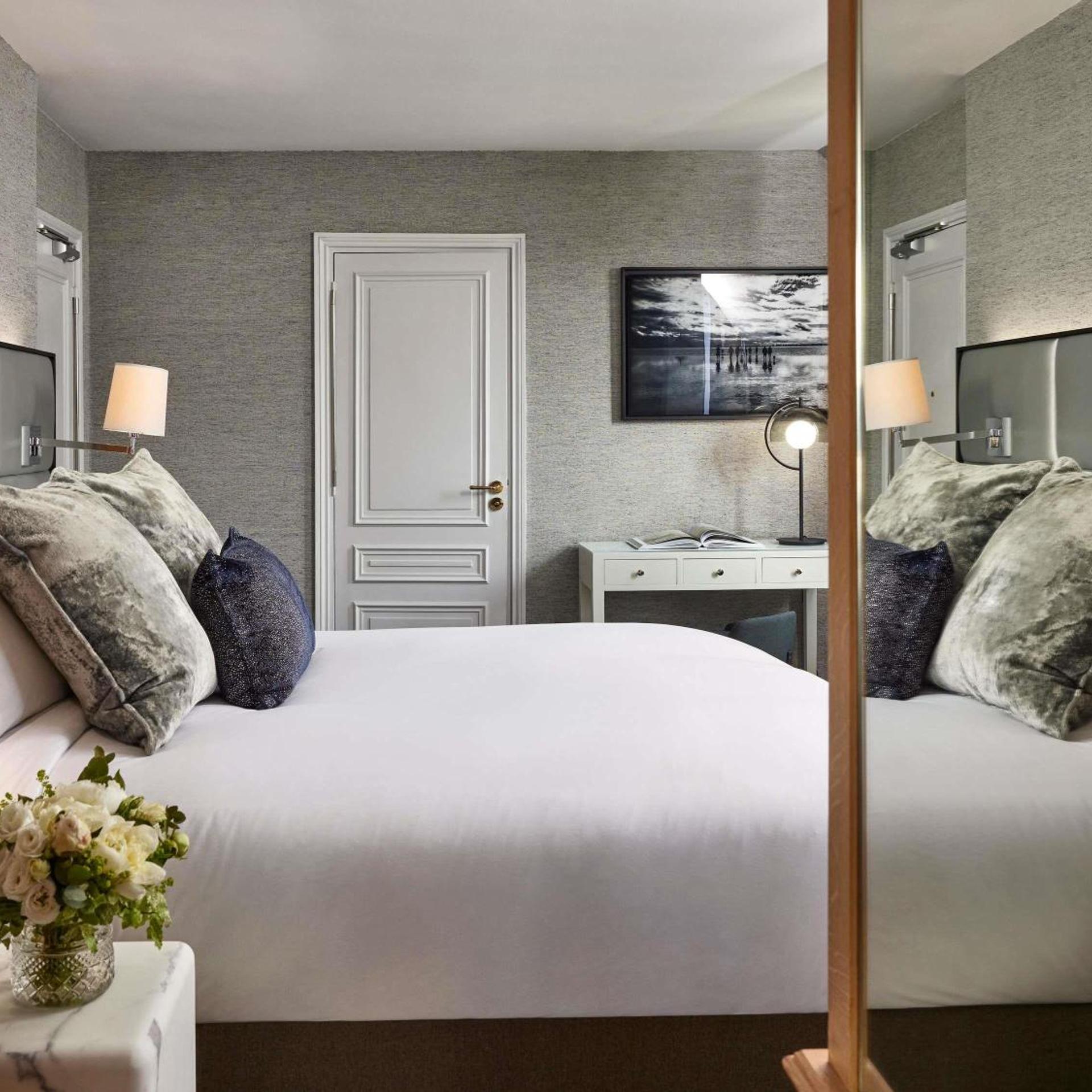 2 Bedrooms, Eiffel, Family Suite, King and Queen Bed, Eiffel View