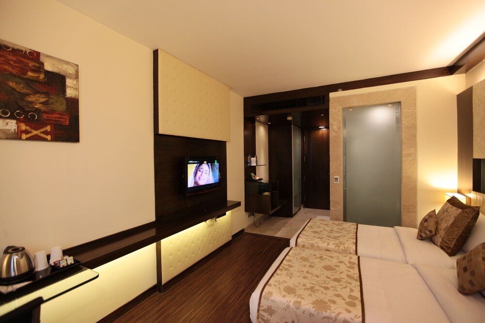 HOTEL PRIVATE AFFAIR 20/35