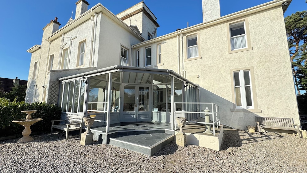 Invernairne guest house 70/78