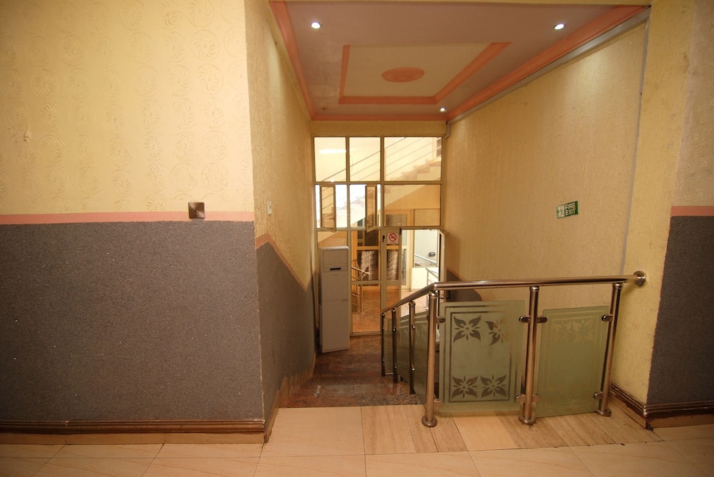 Nest Suite & Spa 12/23