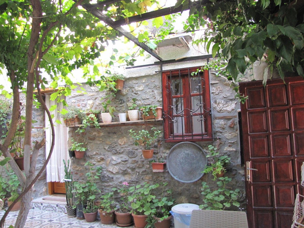 Ali Babas Guesthouse 26/42