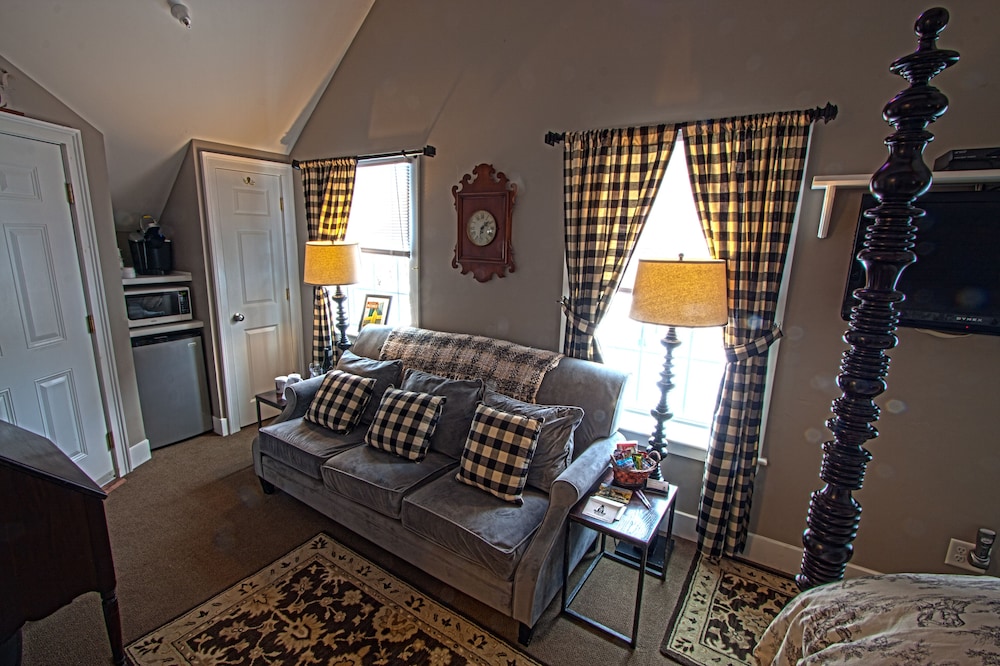 Phineas Swann Bed Breakfast 52/80