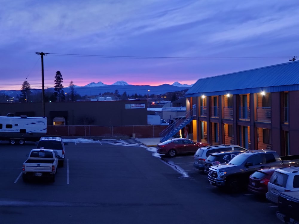 Motel West 36/44