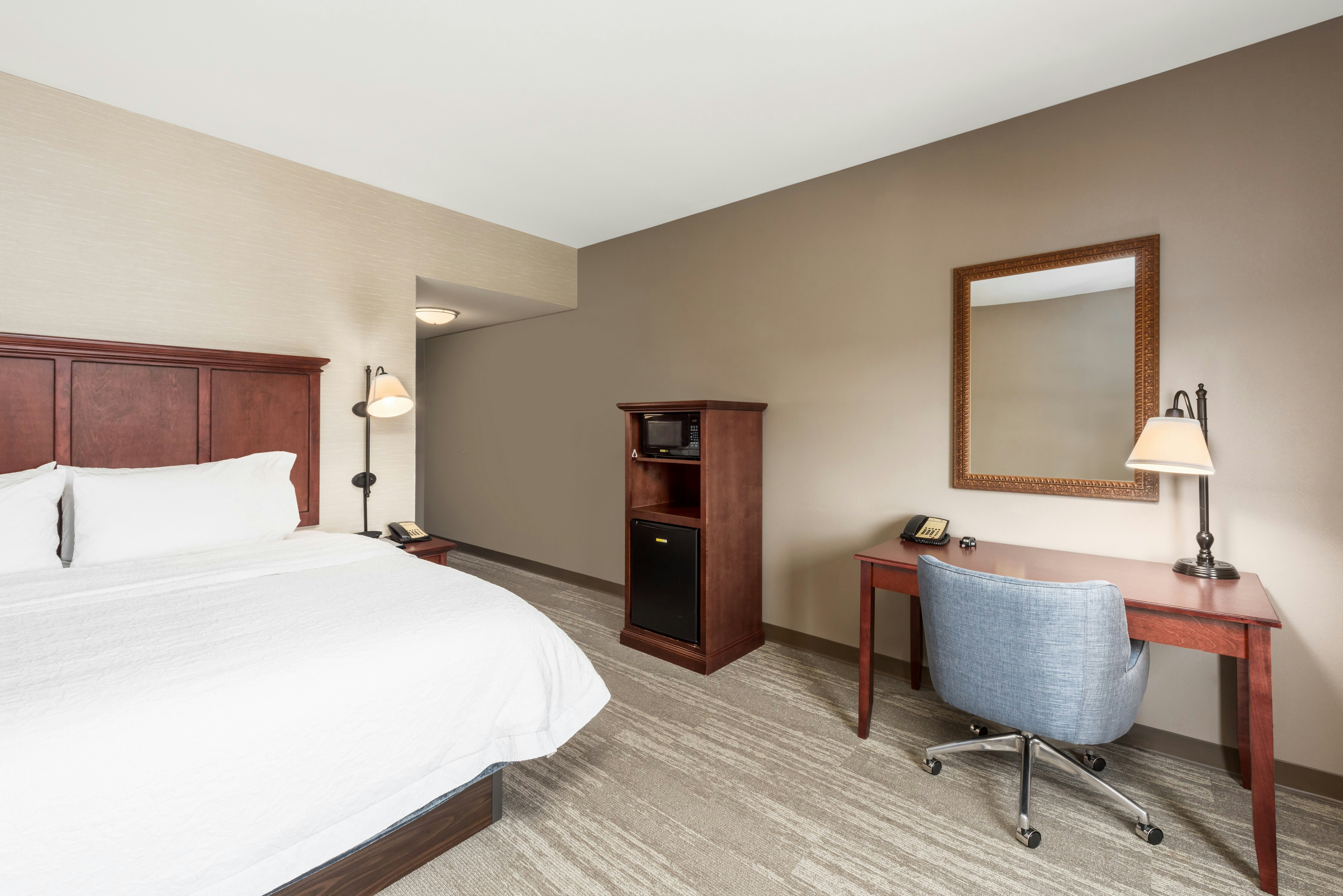 ROOM, KING BED