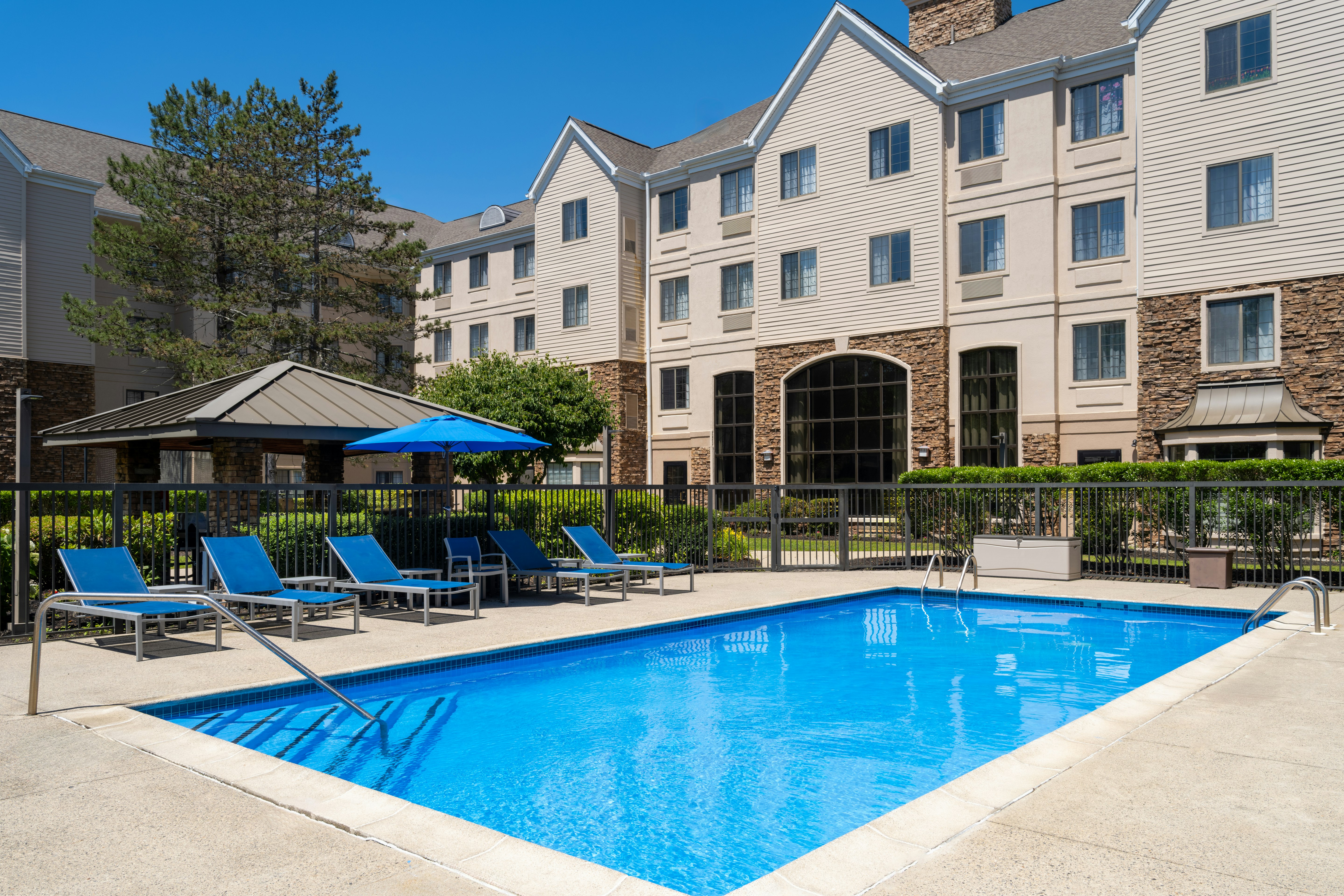 Staybridge Suites Burlington - Boston 60/67
