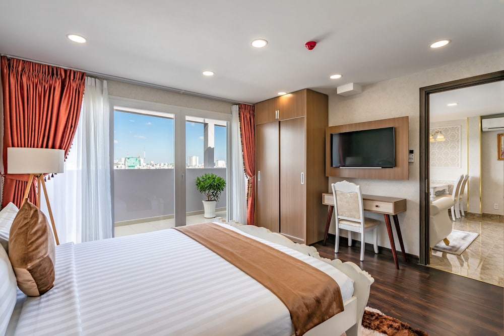 2 BEDROOMS, ROYAL, PENTHOUSE, CITY VIEW