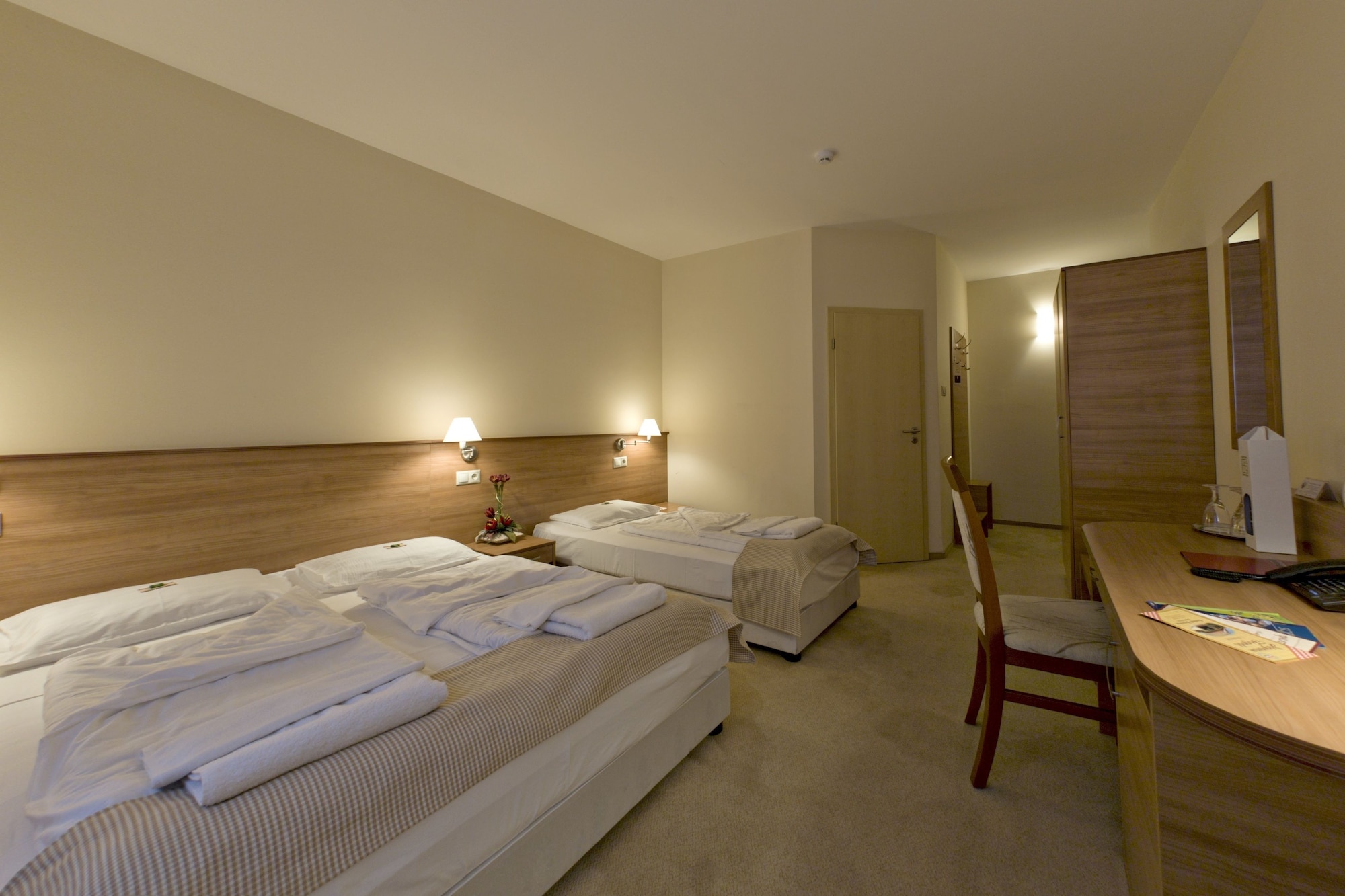 غرفة قياسية ثلاثية بسرير فردي، CIVITAS BOUTIQUE HOTEL 2/7