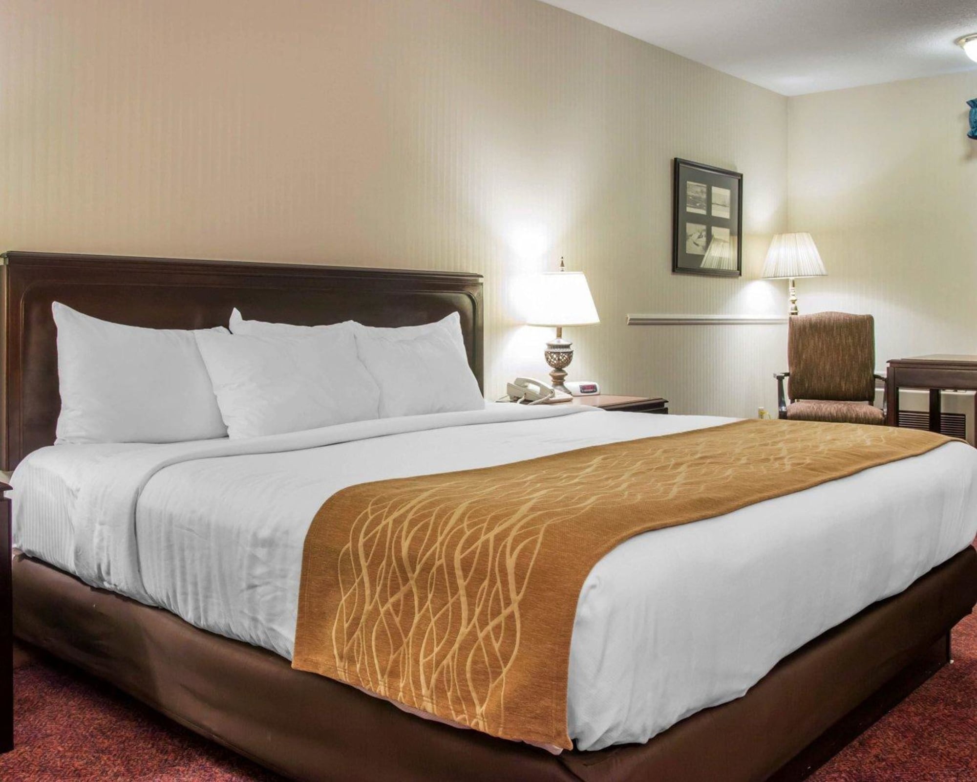DELUXE, KING BED, JETTED TUB, BATHTUB