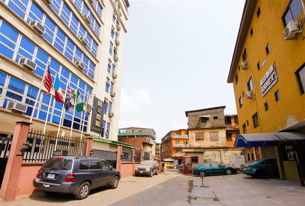 Beni Hotels 32/33