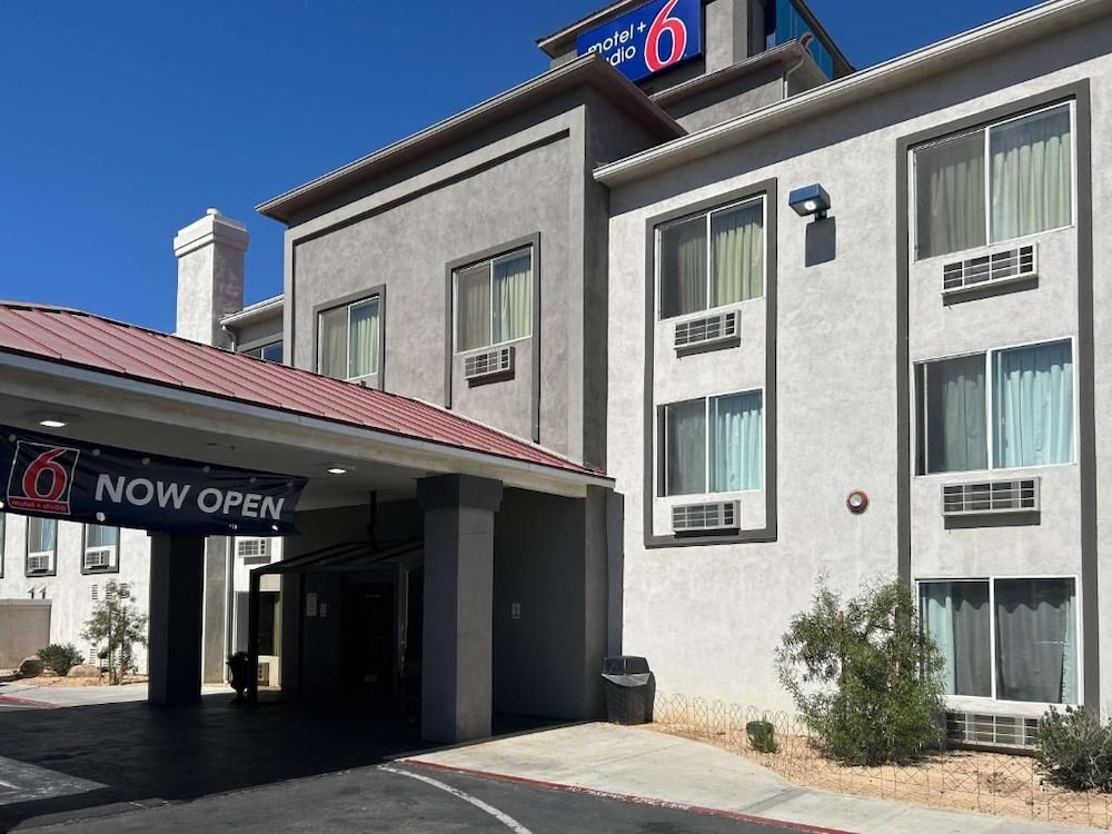 Motel6 Hesperia, CA - West Main Street - I-15 43/60