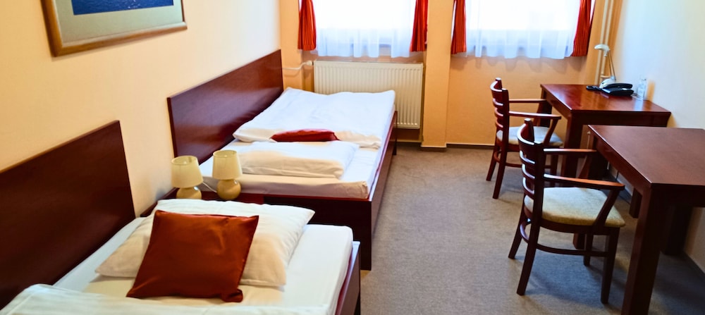 Apartment, Twin Beds, Hill View, Sofa, Accessible
